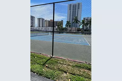 1000 Parkview Dr #523, Hallandale Beach, FL 33009 - Photo 13