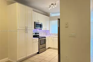 10730 NW 66th St, Doral, FL 33178 - Photo 11