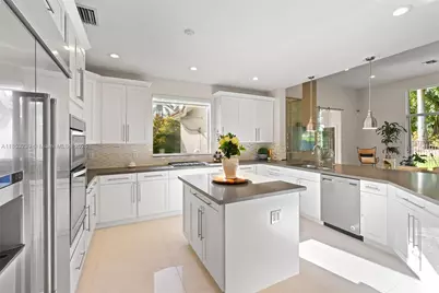 2438 Poinciana Ct, Weston, FL 33327 - Photo 7