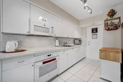 200 Diplomat Pkwy #423, Hallandale Beach, FL 33009 - Photo 15