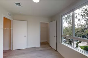 2555 NE 193rd St, Miami, FL 33180 - Photo 15