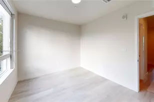 2555 NE 193rd St, Miami, FL 33180 - Photo 21