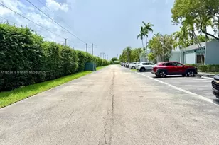 1444 NW 97th Ave, Pembroke Pines, FL 33024 - Photo 19