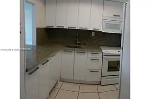 5401 Collins Ave, Miami Beach, FL 33140 - Photo 19