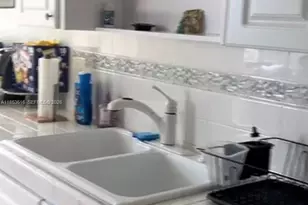 1100 St Charles Pl, Pembroke Pines, FL 33026 - Photo 21