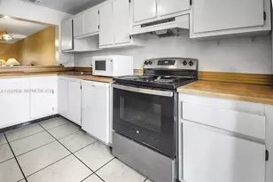 9351 NW 14th Ct, Pembroke Pines, FL 33024 - Photo 11