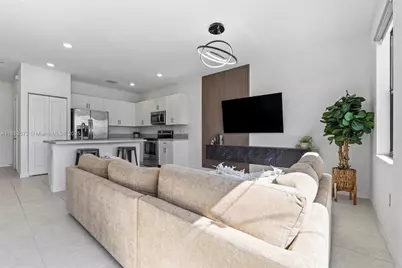 20544 NE 5th Pl, Miami, FL 33179 - Photo 9