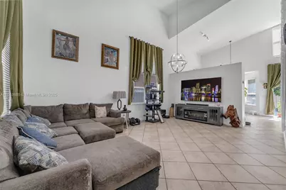 1755 NE 37th Ave, Homestead, FL 33033 - Photo 9