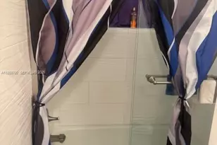 4270 NW 40th St, Lauderdale Lakes, FL 33319 - Photo 9