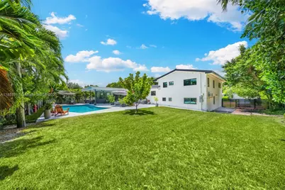 251 E Shore Dr E, Miami, FL 33133 - Photo 27