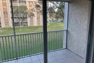 1075 Riverside Dr, Coral Springs, FL 33071 - Photo 9