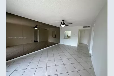 1638 Embassy Dr #307, West Palm Beach, FL 33401 - Photo 5