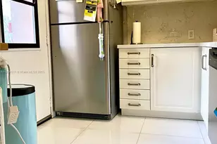 3301 N Country Club Dr, Aventura, FL 33180 - Photo 9