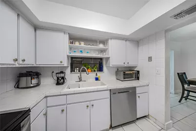 7605 W 6th Ave, Hialeah, FL 33014 - Photo 17