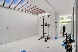 3750 Yacht Club Dr, Aventura, FL 33180 - Photo 27