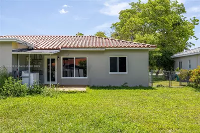 11020 NE 10th Ave, Biscayne Park, FL 33161 - Photo 27
