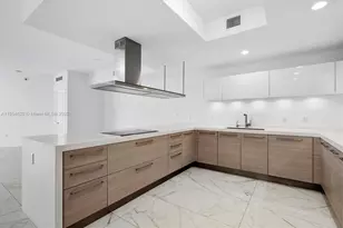 17301 Biscayne Blvd, North Miami Beach, FL 33160 - Photo 9