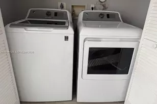 565 Vista Isles Dr, Sunrise, FL 33325 - Photo 11