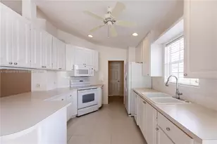 8528 SE Retreat Dr, Hobe Sound, FL 33455 - Photo 9