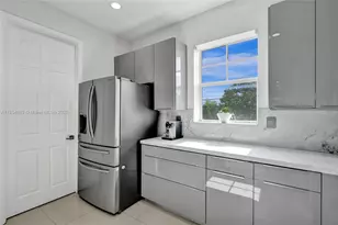 1033 NE 17th Way, Fort Lauderdale, FL 33304 - Photo 5