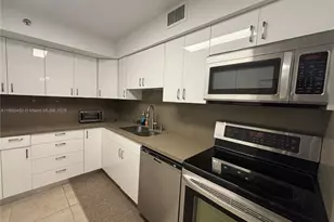 3600 Mystic Pointe Dr, Aventura, FL 33180 - Photo 3