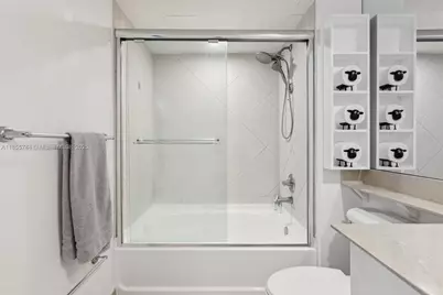 335 S Biscayne Blvd #2810, Miami, FL 33131 - Photo 17