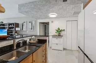 335 S Biscayne Blvd, Miami, FL 33131 - Photo 15