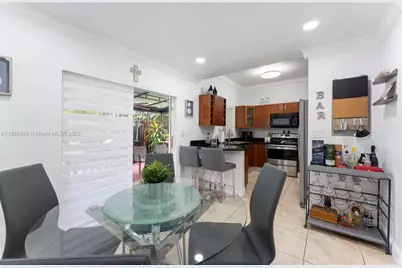 7423 NW 182nd St, Hialeah, FL 33015 - Photo 11