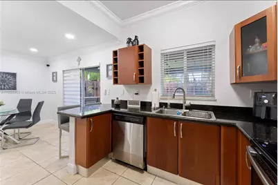 7423 NW 182nd St, Hialeah, FL 33015 - Photo 17