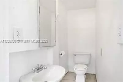 858 SW 11th Ct, Fort Lauderdale, FL 33315 - Photo 9