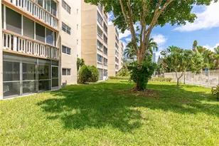 1001 NE 14th Ave, Hallandale Beach, FL 33009 - Photo 21