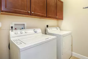 8868 NW 101st Pl, Doral, FL 33178 - Photo 7