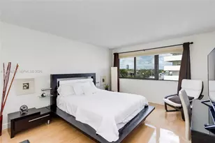 301 Golden Isles Dr, Hallandale Beach, FL 33009 - Photo 15