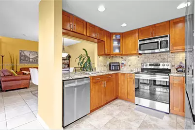 10077 NW 5th Ter #10077, Miami, FL 33172 - Photo 3