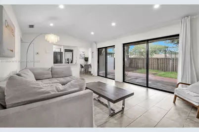 9667 NW 15th Ct, Pembroke Pines, FL 33024 - Photo 9