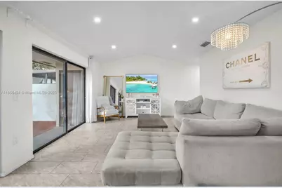 9667 NW 15th Ct, Pembroke Pines, FL 33024 - Photo 5