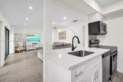 9667 NW 15th Ct, Pembroke Pines, FL 33024 - Photo 11