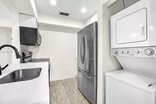 9667 NW 15th Ct, Pembroke Pines, FL 33024 - Photo 13