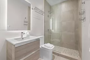 239 SW 9th St, Miami, FL 33130 - Photo 11