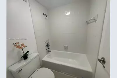 2899 Collins Ave #1420, Miami Beach, FL 33140 - Photo 11