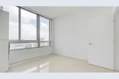 90 SW 3rd St #PH-10, Miami, FL 33130 - Photo 11