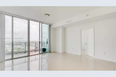 90 SW 3rd St #PH-10, Miami, FL 33130 - Photo 3