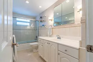 121 Golden Isles Dr, Hallandale Beach, FL 33009 - Photo 27