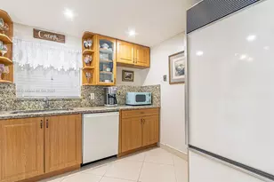 121 Golden Isles Dr, Hallandale Beach, FL 33009 - Photo 15