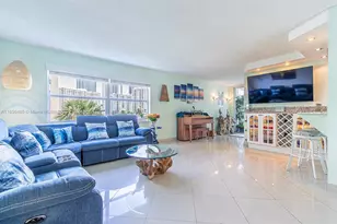 121 Golden Isles Dr, Hallandale Beach, FL 33009 - Photo 9