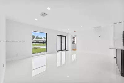 949 SE 5th St, Deerfield Beach, FL 33441 - Photo 9