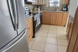 137 Golden Isles Dr, Hallandale Beach, FL 33009 - Photo 7