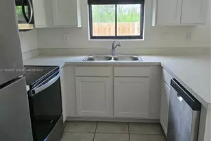 490 NE 12th St, Florida City, FL 33034 - Photo 11