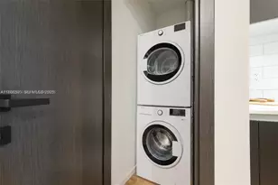 398 NE 5th St, Miami, FL 33132 - Photo 15