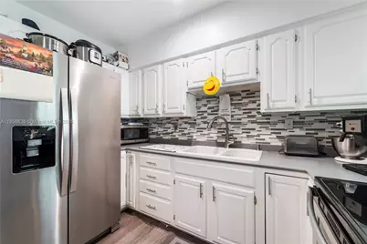 512 NW 13th St, Homestead, FL 33030 - Photo 11